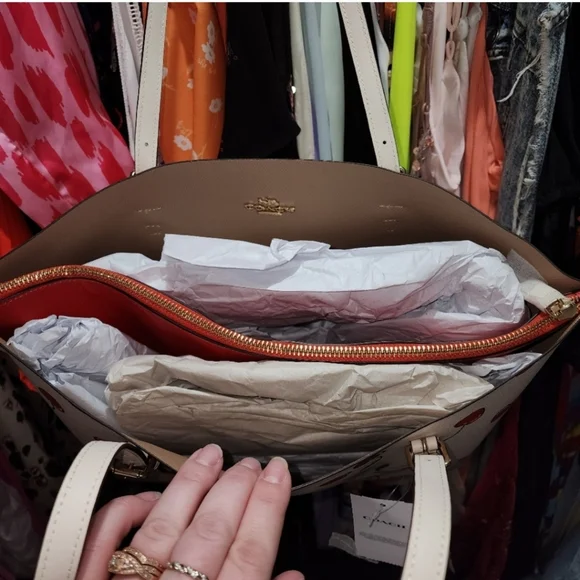 NWT Coach Multi Mollie Tote With Heart Cherry Print - Picture 7 of 9